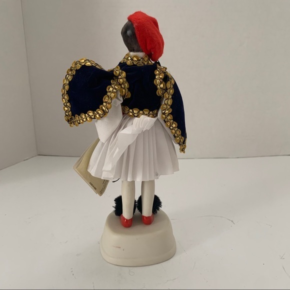 EVELT Porcelain handmade doll traditional costume - Picture 3 of 7